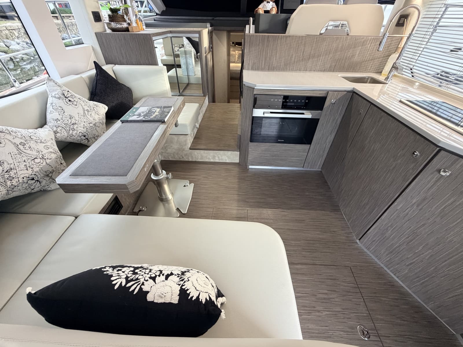 2025 Sessa F47 - Photo 45