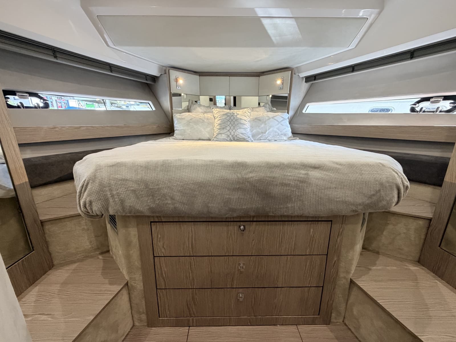 2025 Sessa F47 - Photo 60