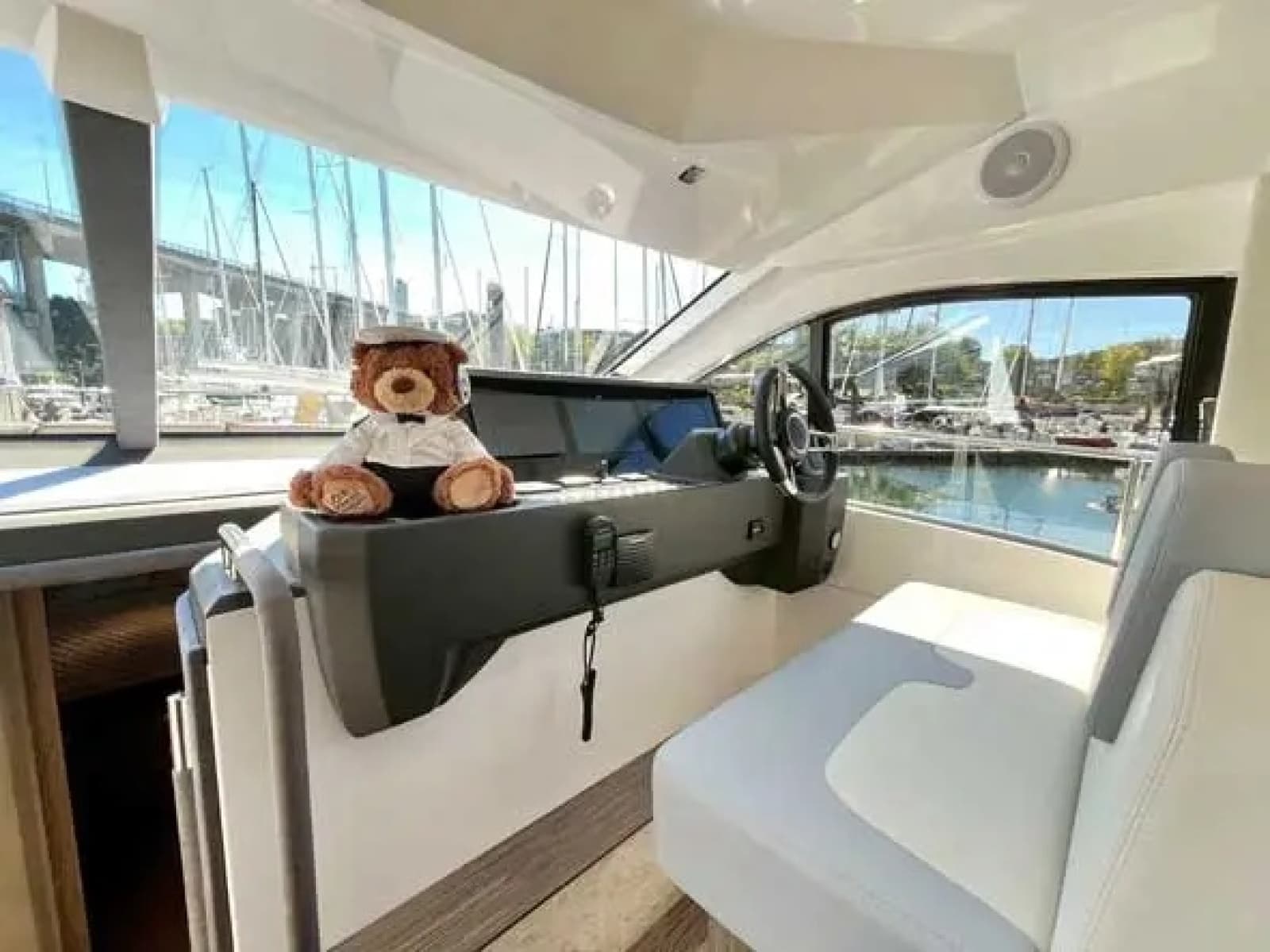 2025 Sessa F47 - Photo 12