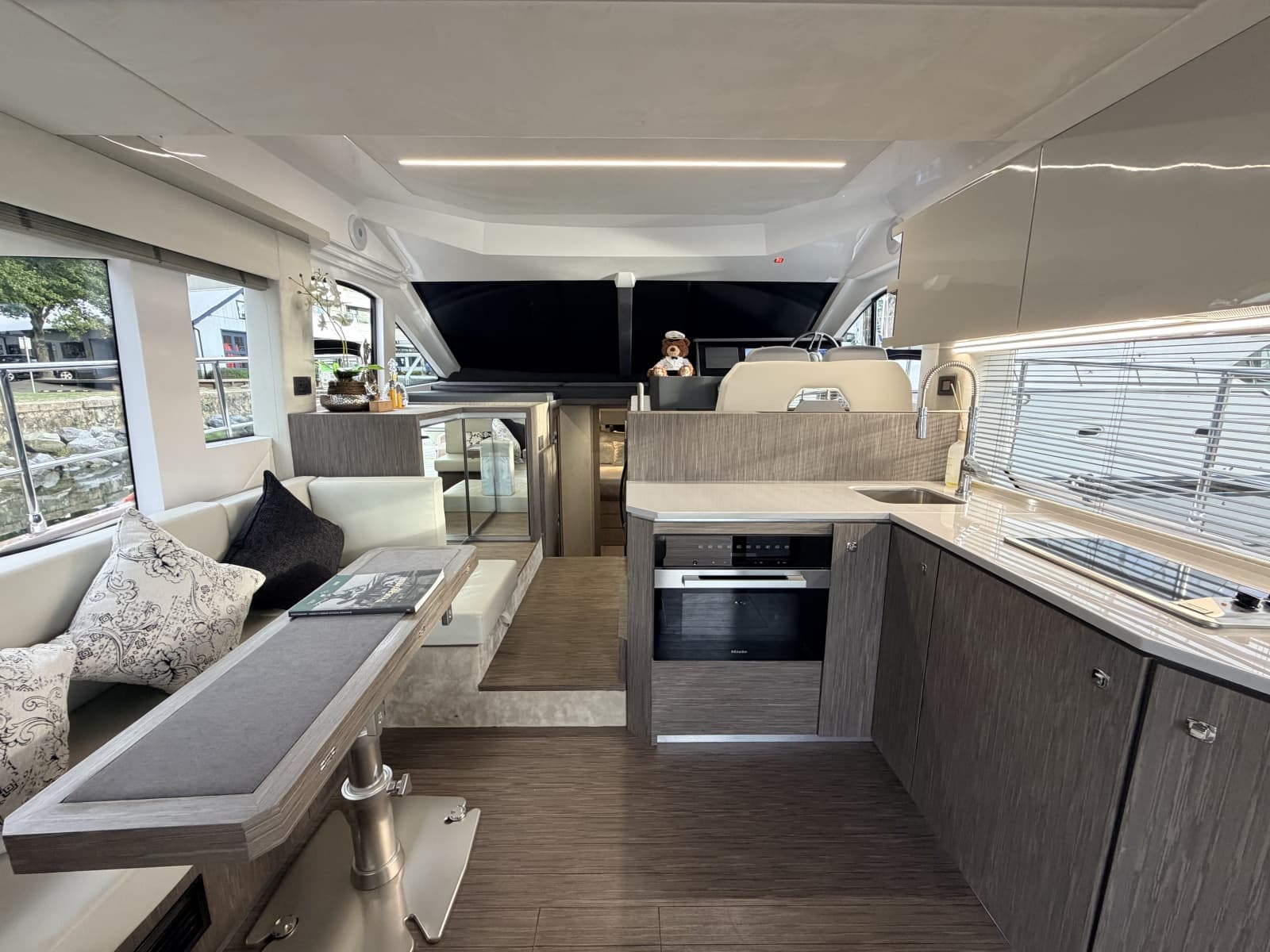 2025 Sessa F47 - Photo 44