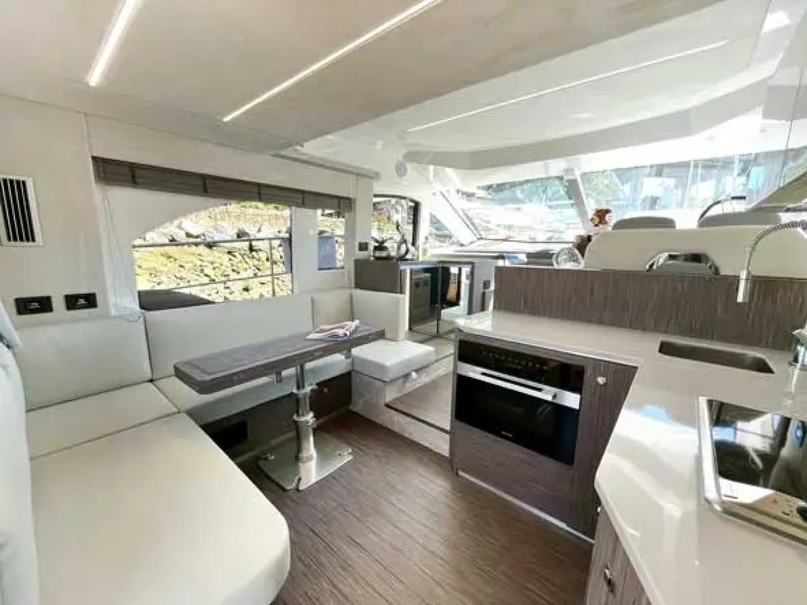 2025 Sessa F47 - Photo 21