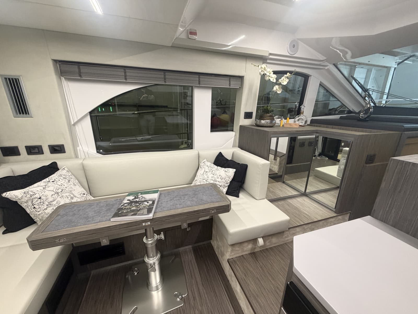 2025 Sessa F47 - Photo 38