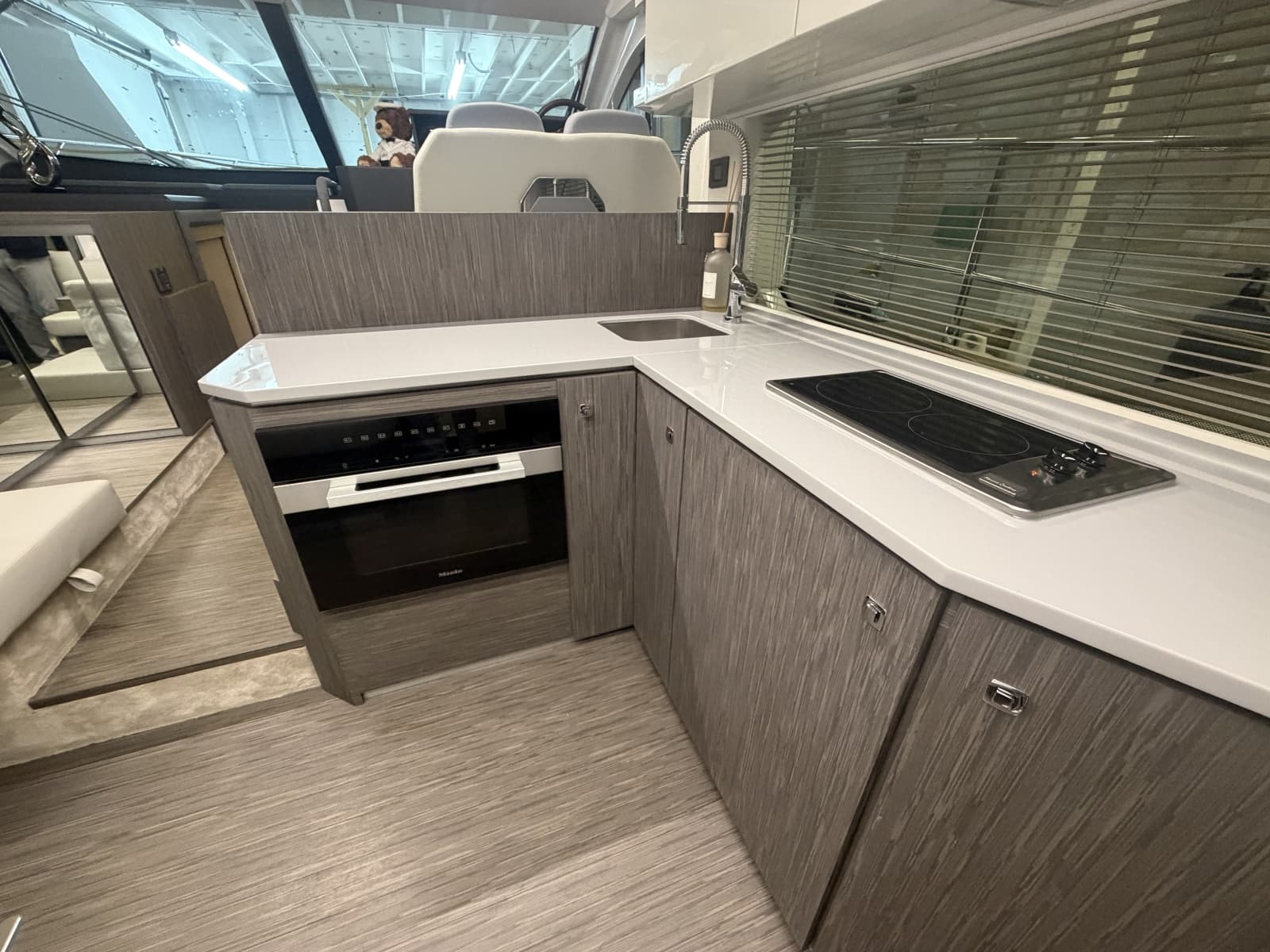 2025 Sessa F47 - Photo 33
