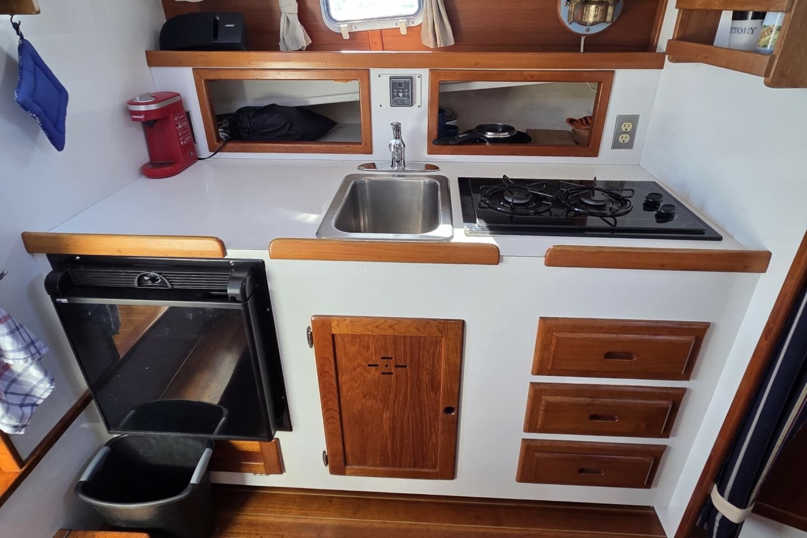 1987 Wilbur Flybridge Cruiser - Photo 14