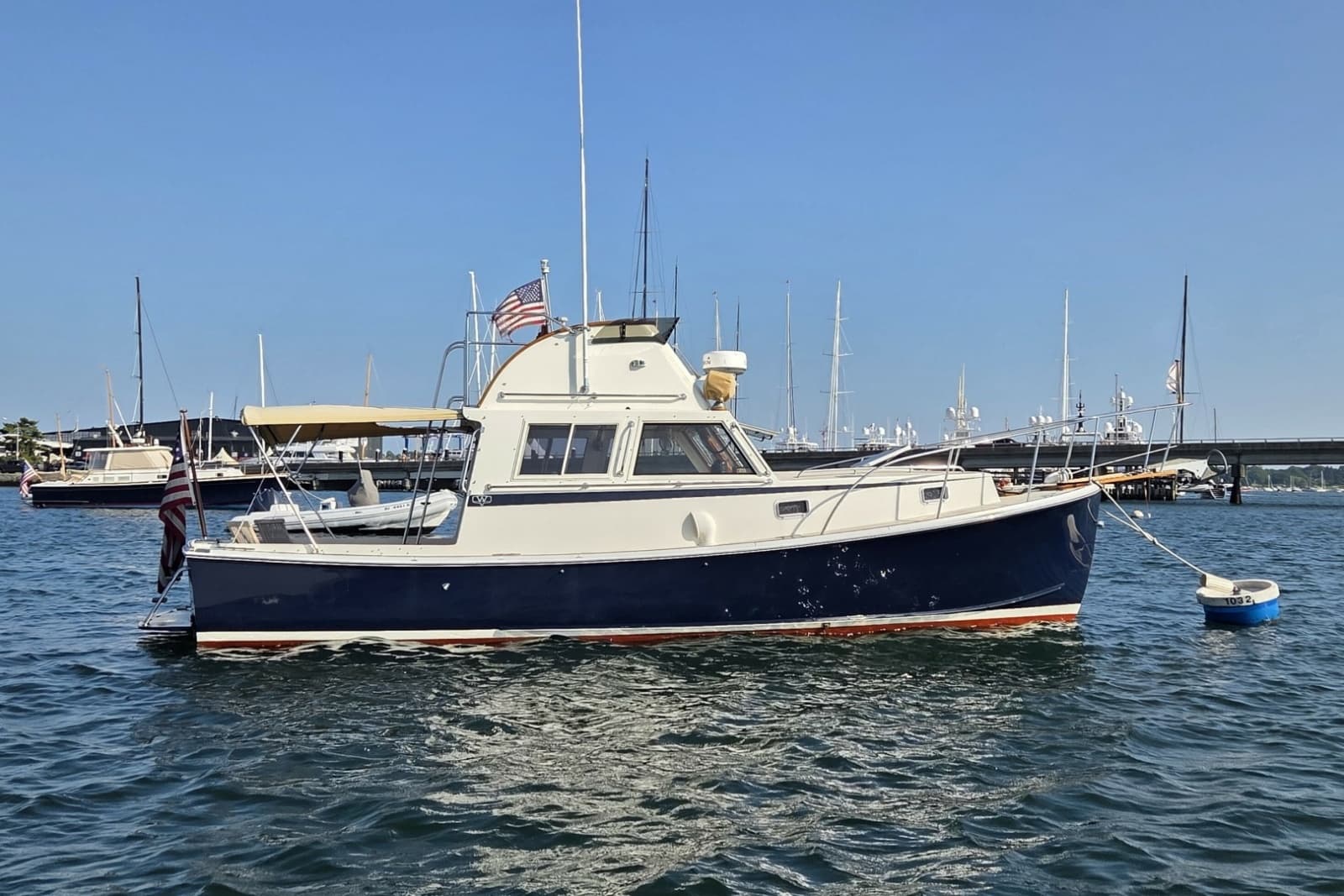 1987 Wilbur Flybridge Cruiser - Photo 2