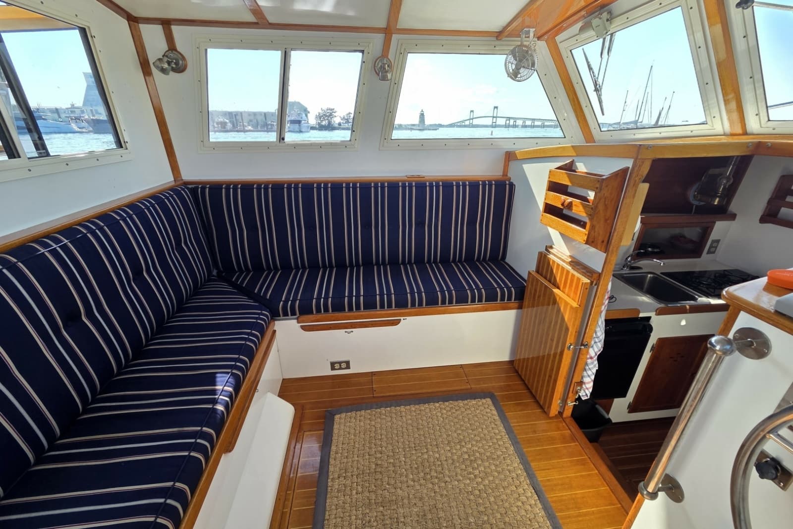 1987 Wilbur Flybridge Cruiser - Photo 13