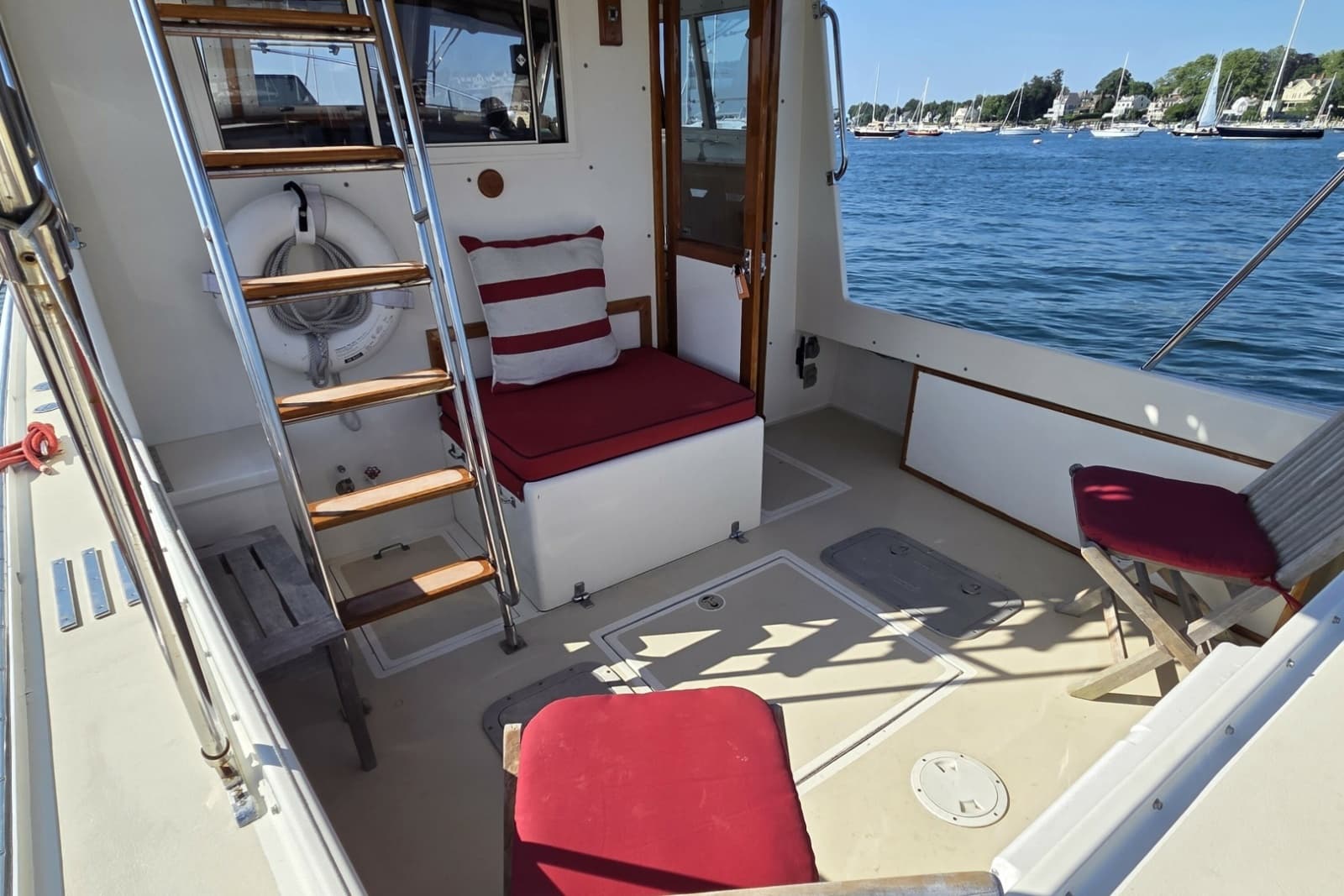 1987 Wilbur Flybridge Cruiser - Photo 8
