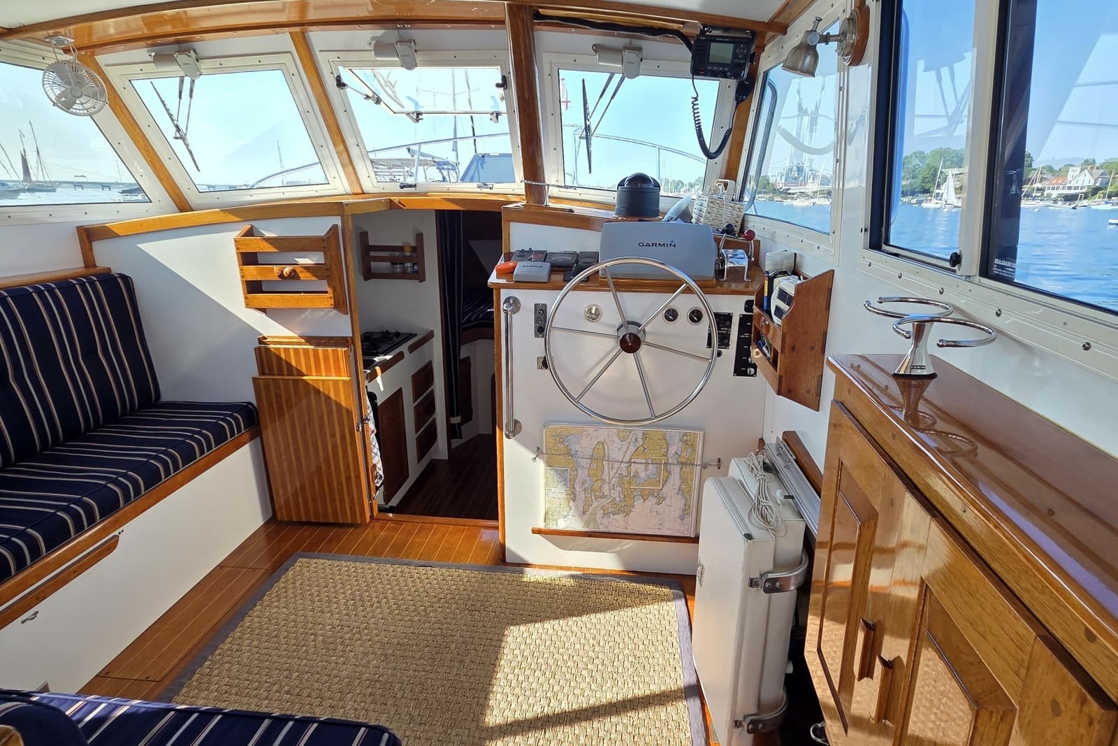 1987 Wilbur Flybridge Cruiser - Photo 10
