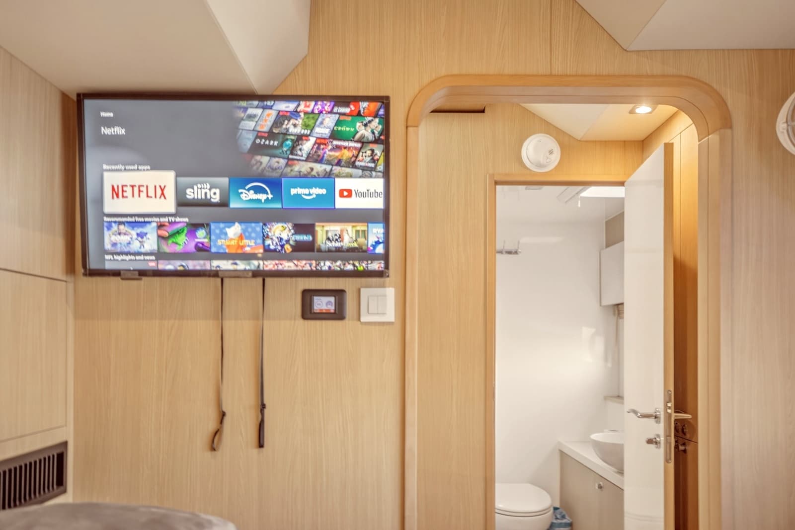 2021 Aquila 44 PowerCat - Photo 25