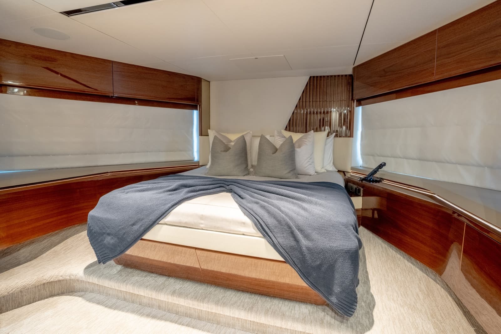 2019 Princess Y85 - Photo 30