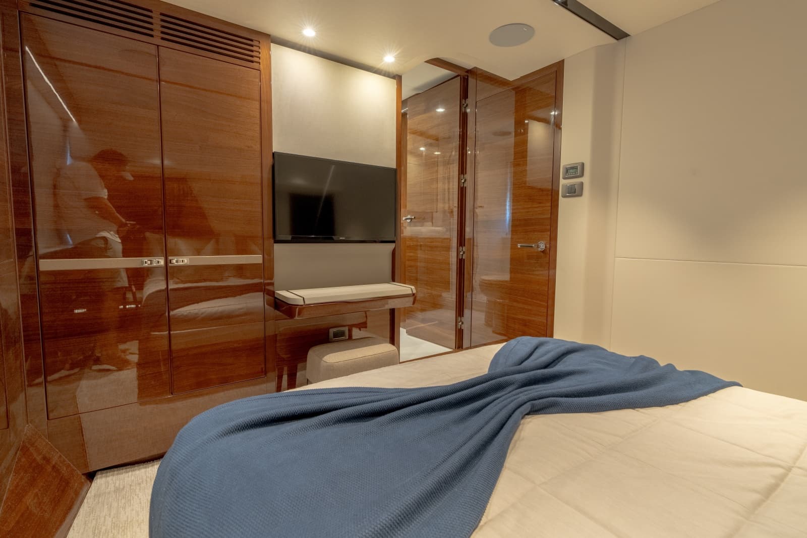 2019 Princess Y85 - Photo 25