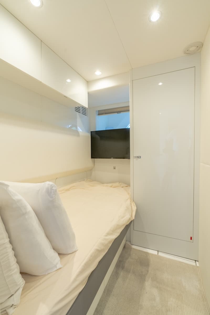 2019 Princess Y85 - Photo 35
