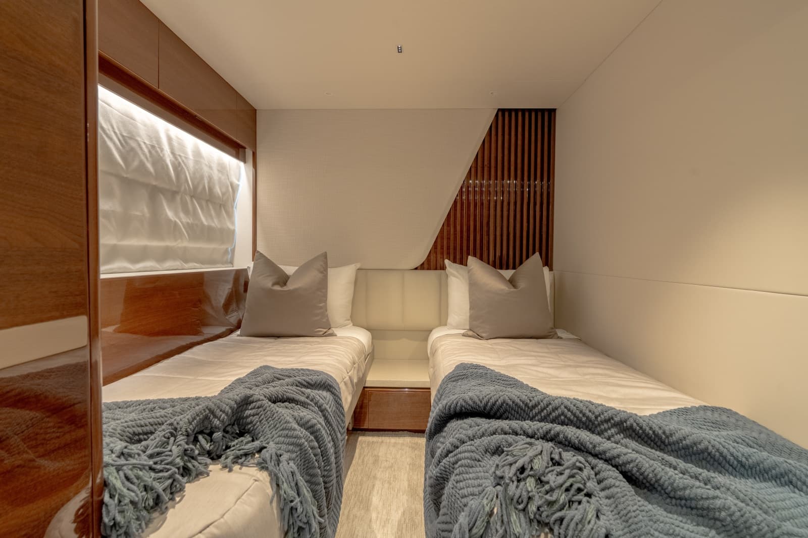 2019 Princess Y85 - Photo 27