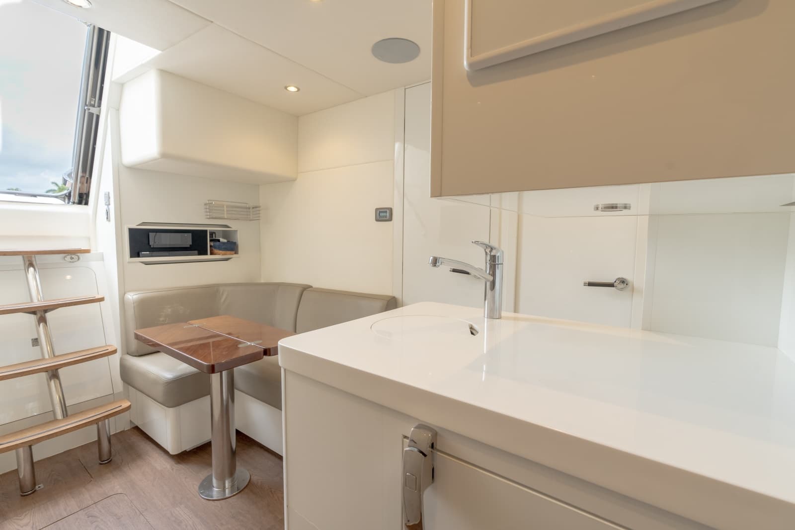 2019 Princess Y85 - Photo 33