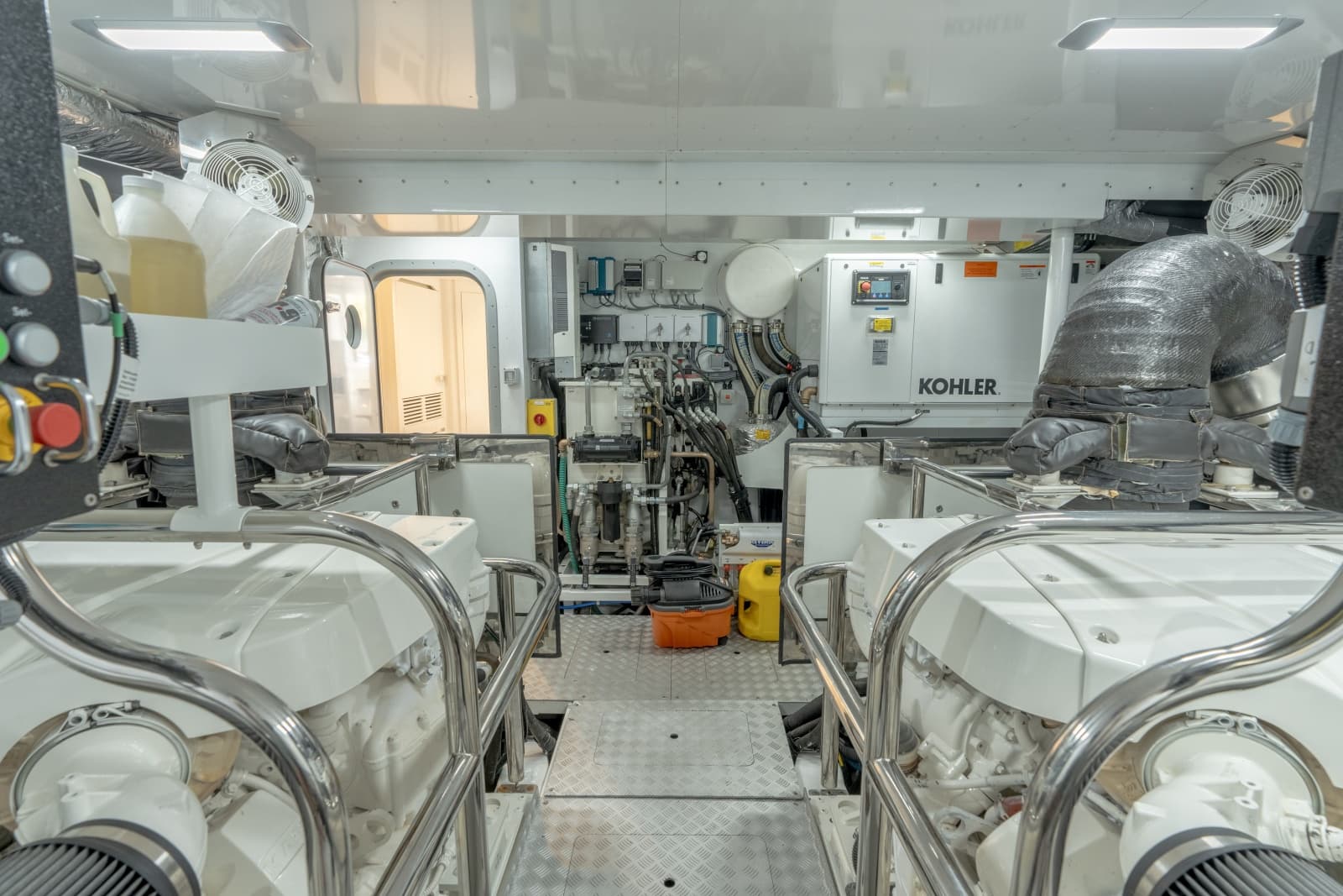 2019 Princess Y85 - Photo 40