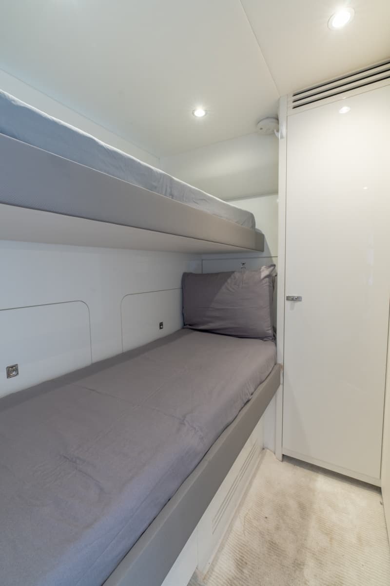 2019 Princess Y85 - Photo 34