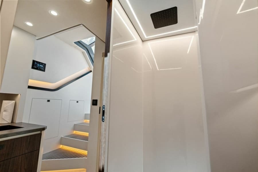 2024 Vanquish Yachts VQ55 - Photo 46