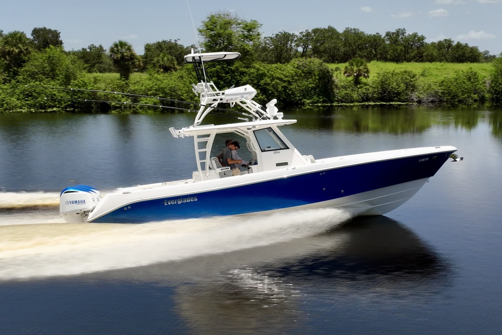 2017 Everglades 355 CC - Photo 1