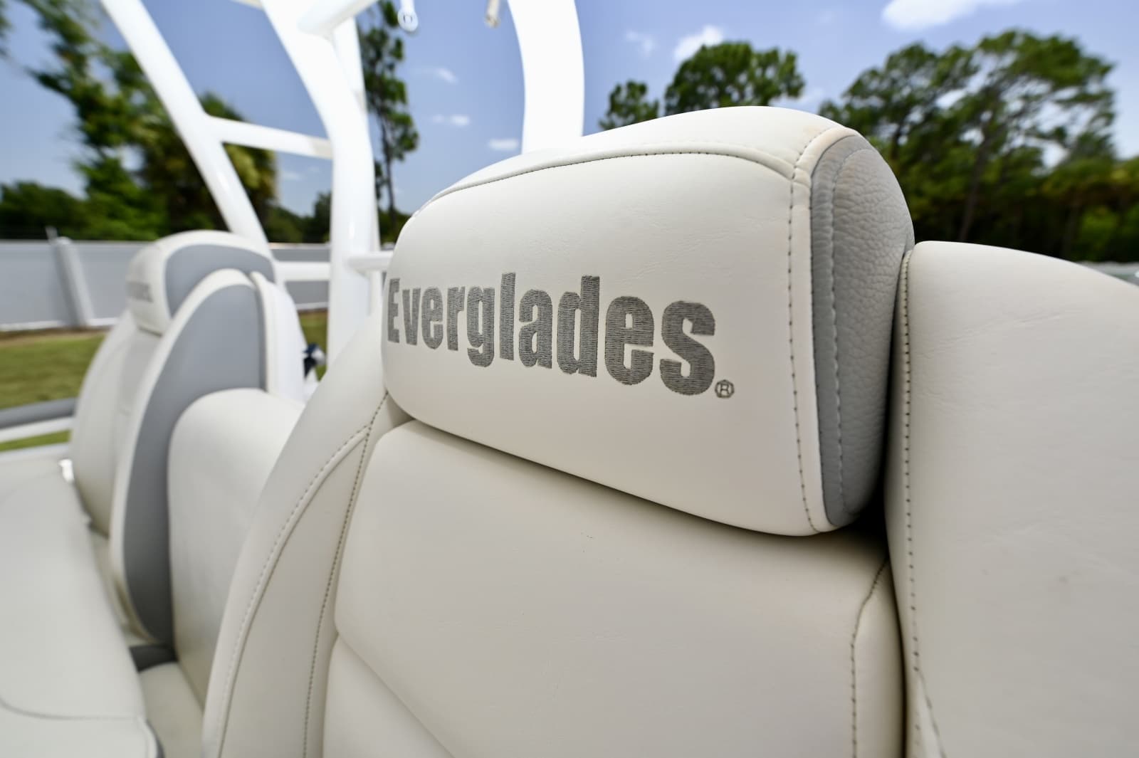 2017 Everglades 355 CC - Photo 16