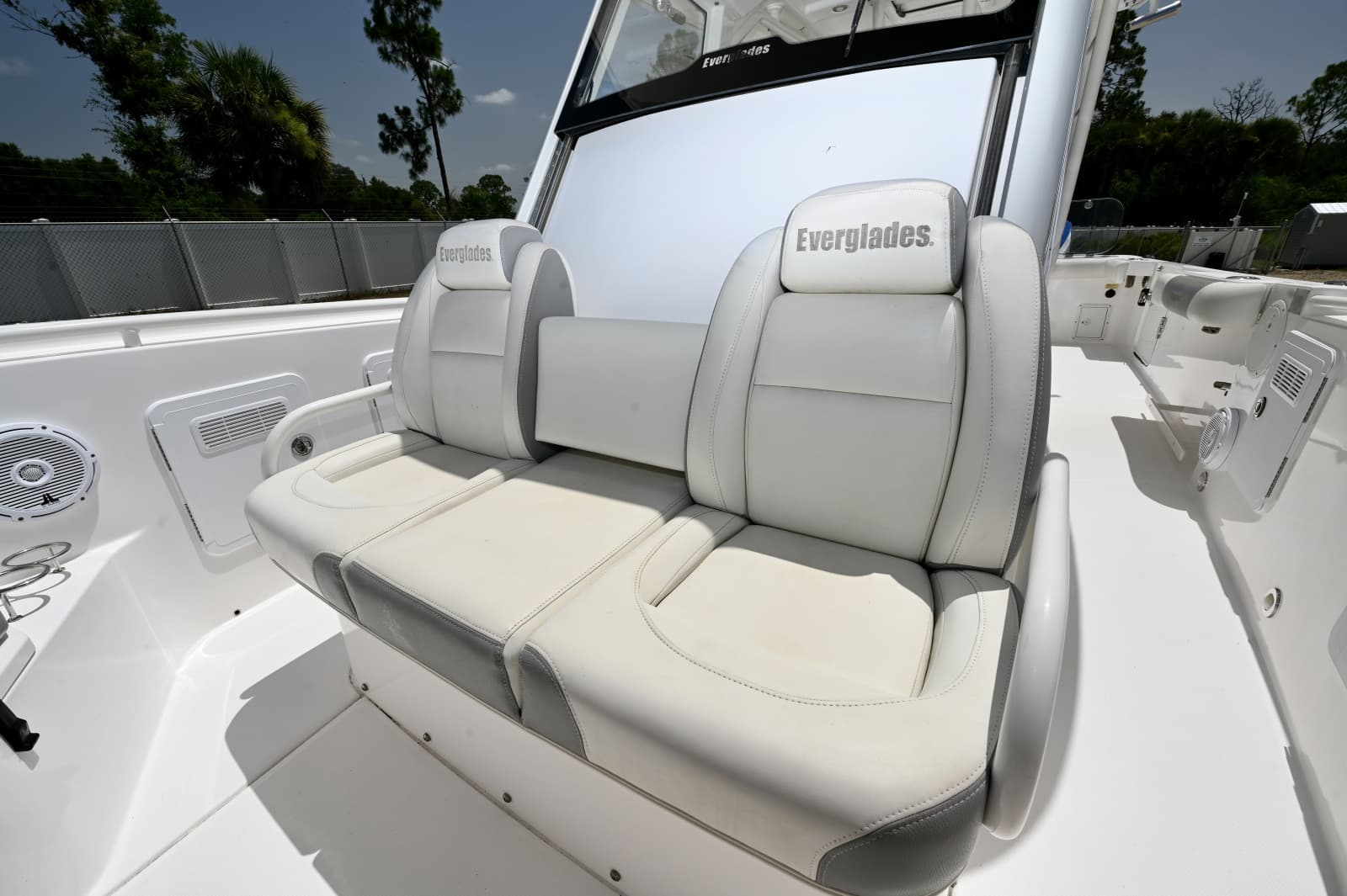 2017 Everglades 355 CC - Photo 21