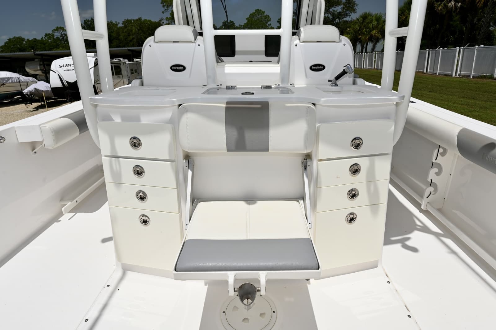 2017 Everglades 355 CC - Photo 12