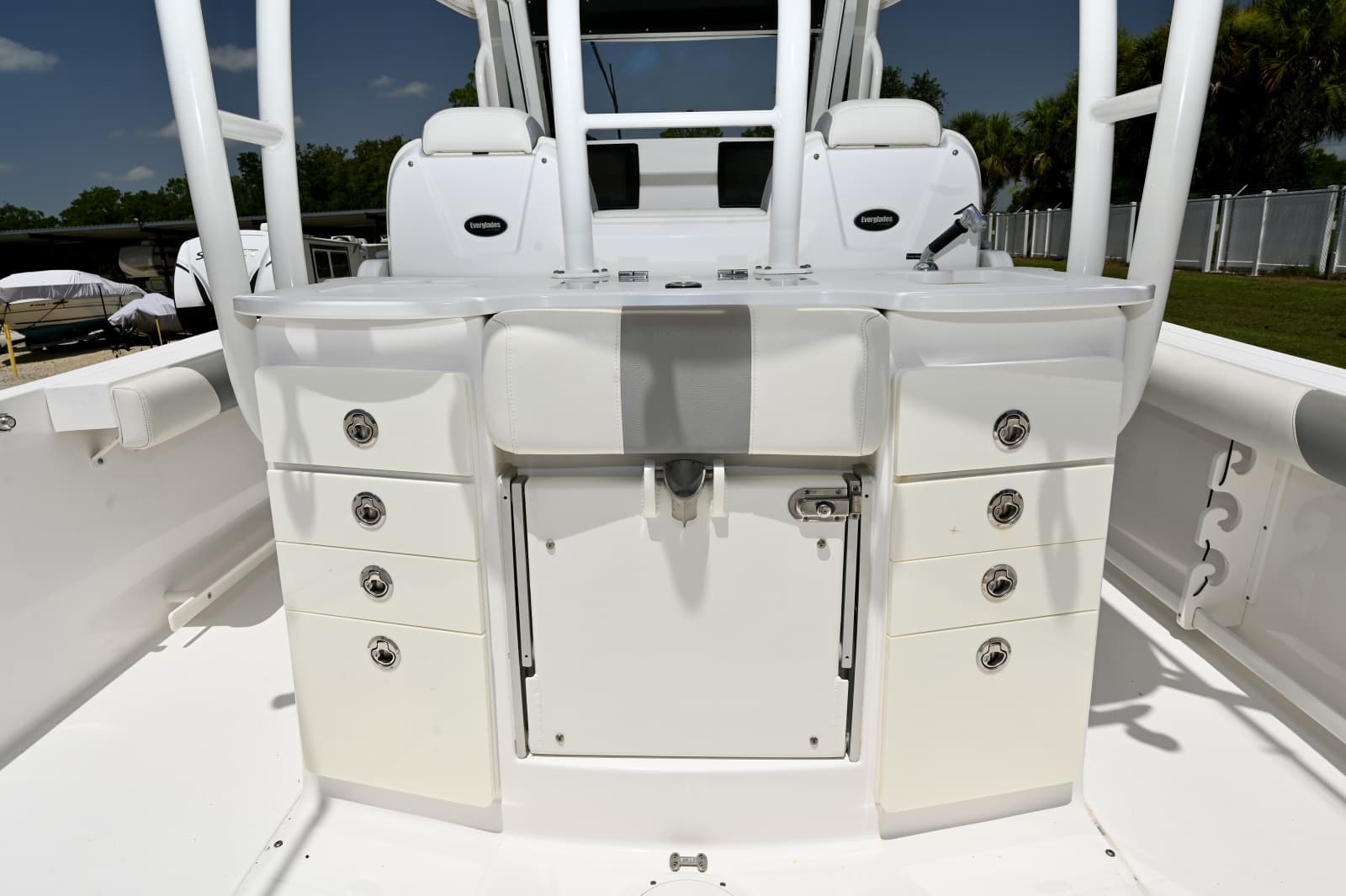 2017 Everglades 355 CC - Photo 11