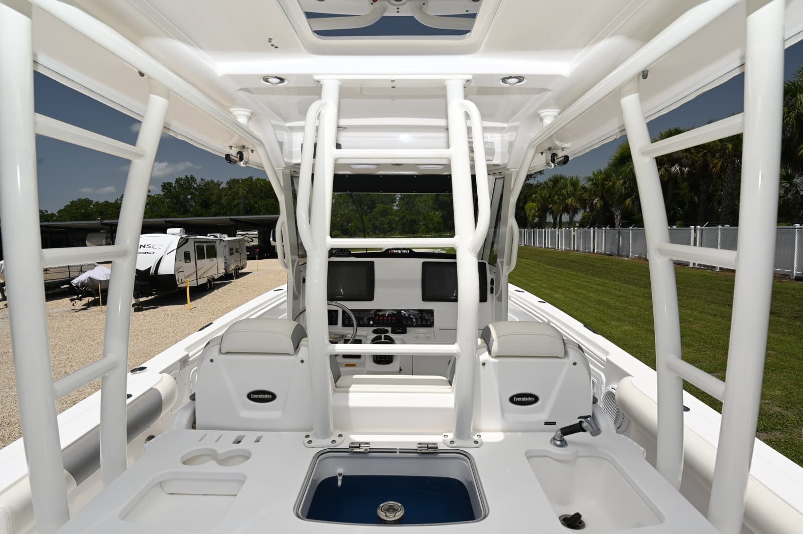 2017 Everglades 355 CC - Photo 25