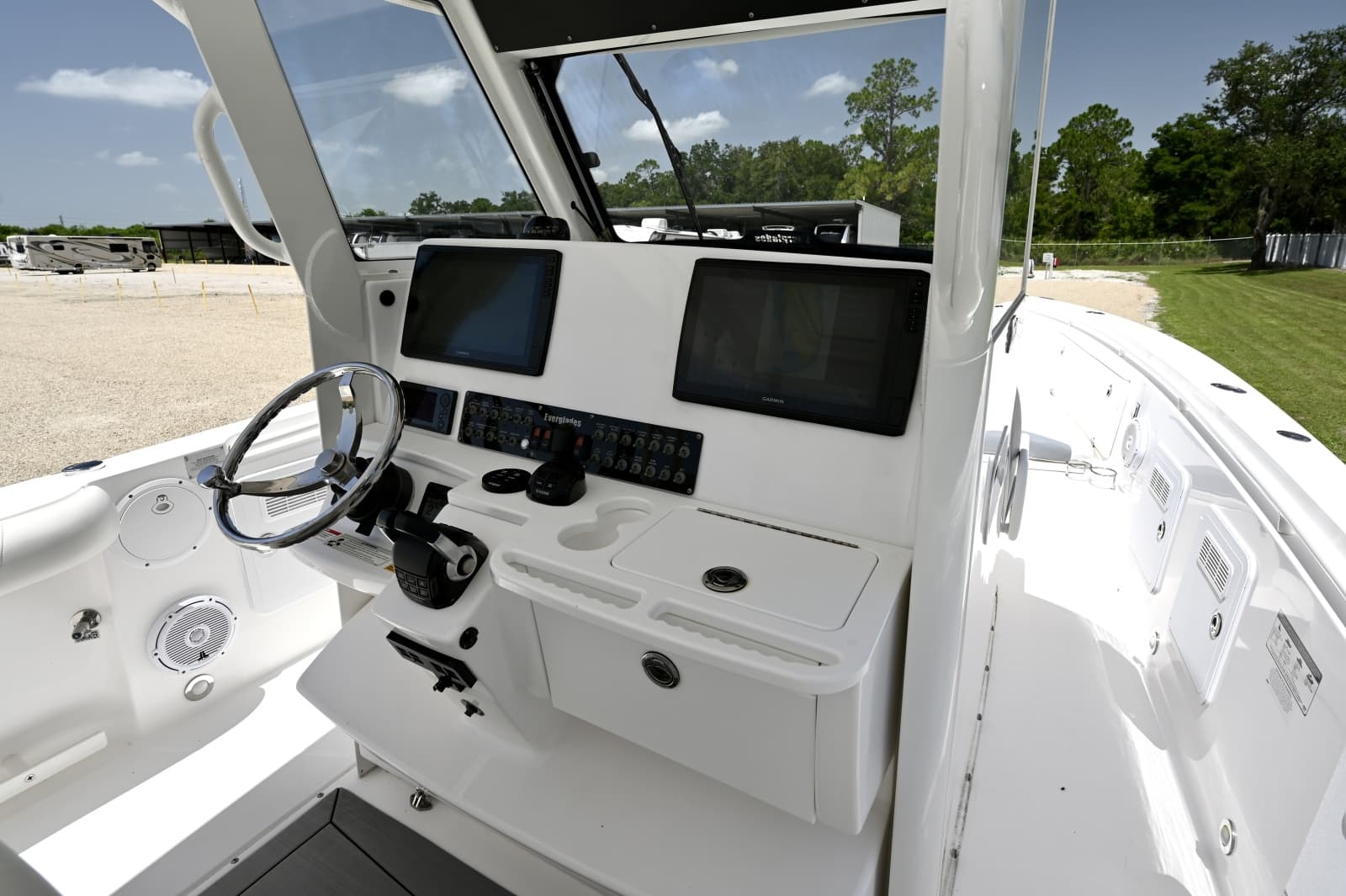 2017 Everglades 355 CC - Photo 17