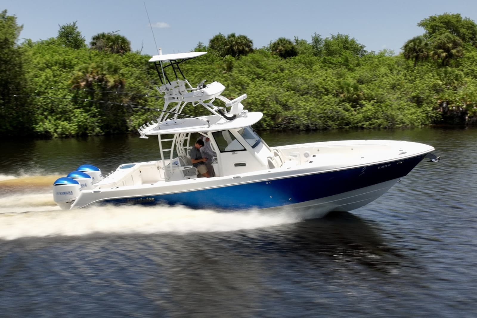 2017 Everglades 355 CC - Photo 4