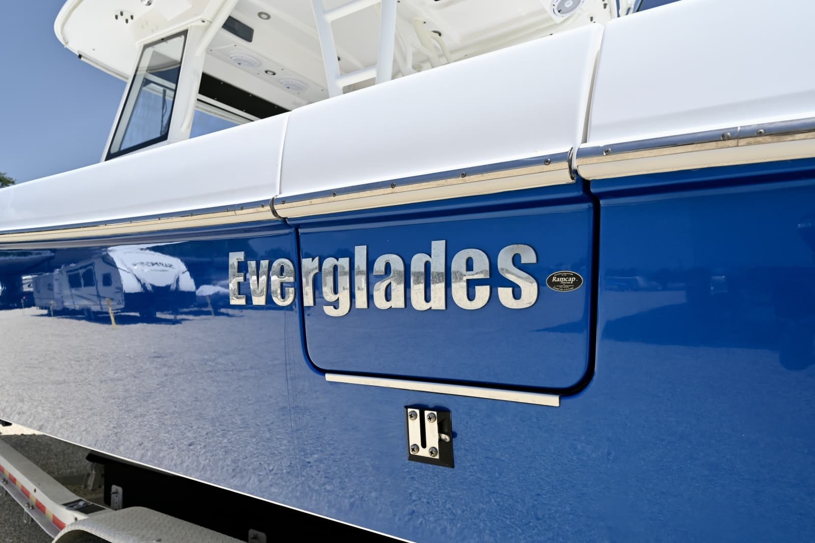 2017 Everglades 355 CC - Photo 33
