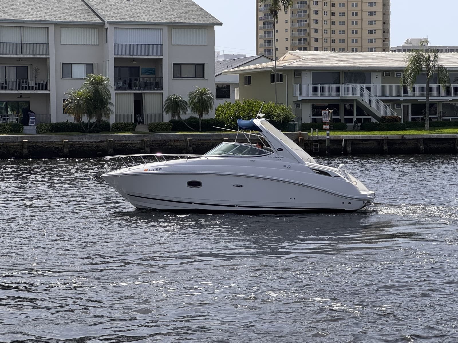 2009 Sea Ray 270 Sundancer - Photo 2