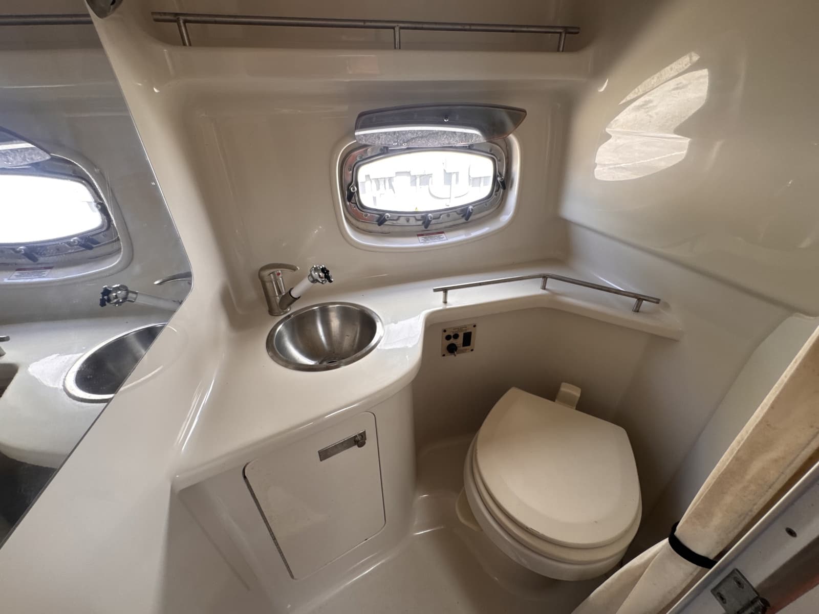 2009 Sea Ray 270 Sundancer - Photo 22