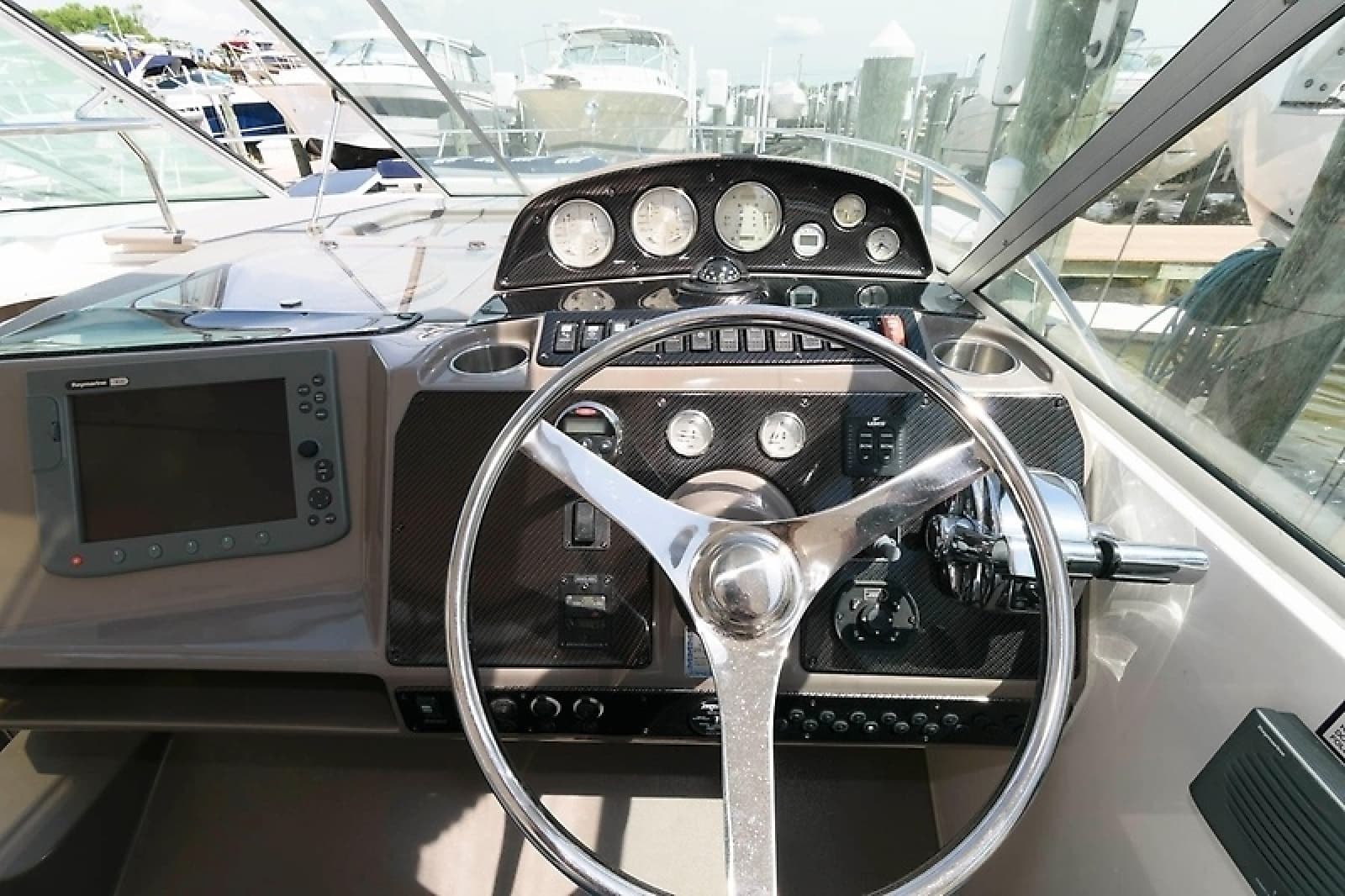 2007 Rinker 420 Express Cruiser - Photo 7