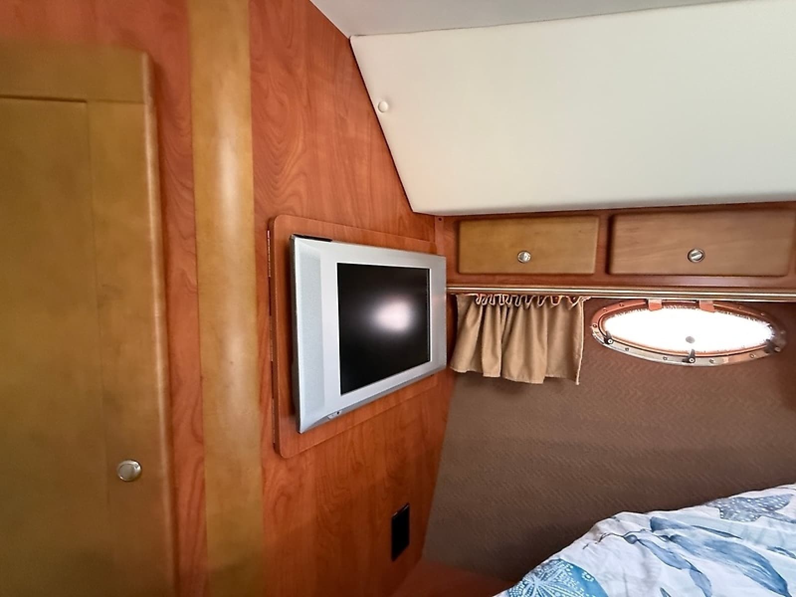 2007 Rinker 420 Express Cruiser - Photo 42