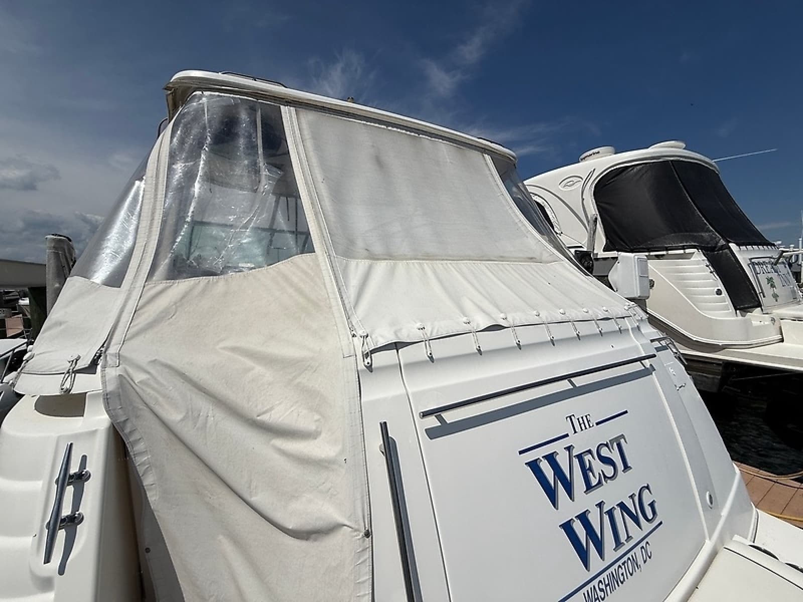 2007 Rinker 420 Express Cruiser - Photo 5