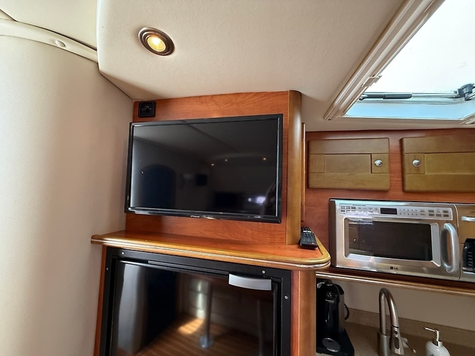2007 Rinker 420 Express Cruiser - Photo 57