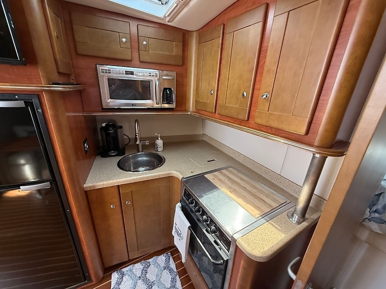 2007 Rinker 420 Express Cruiser - Photo 44