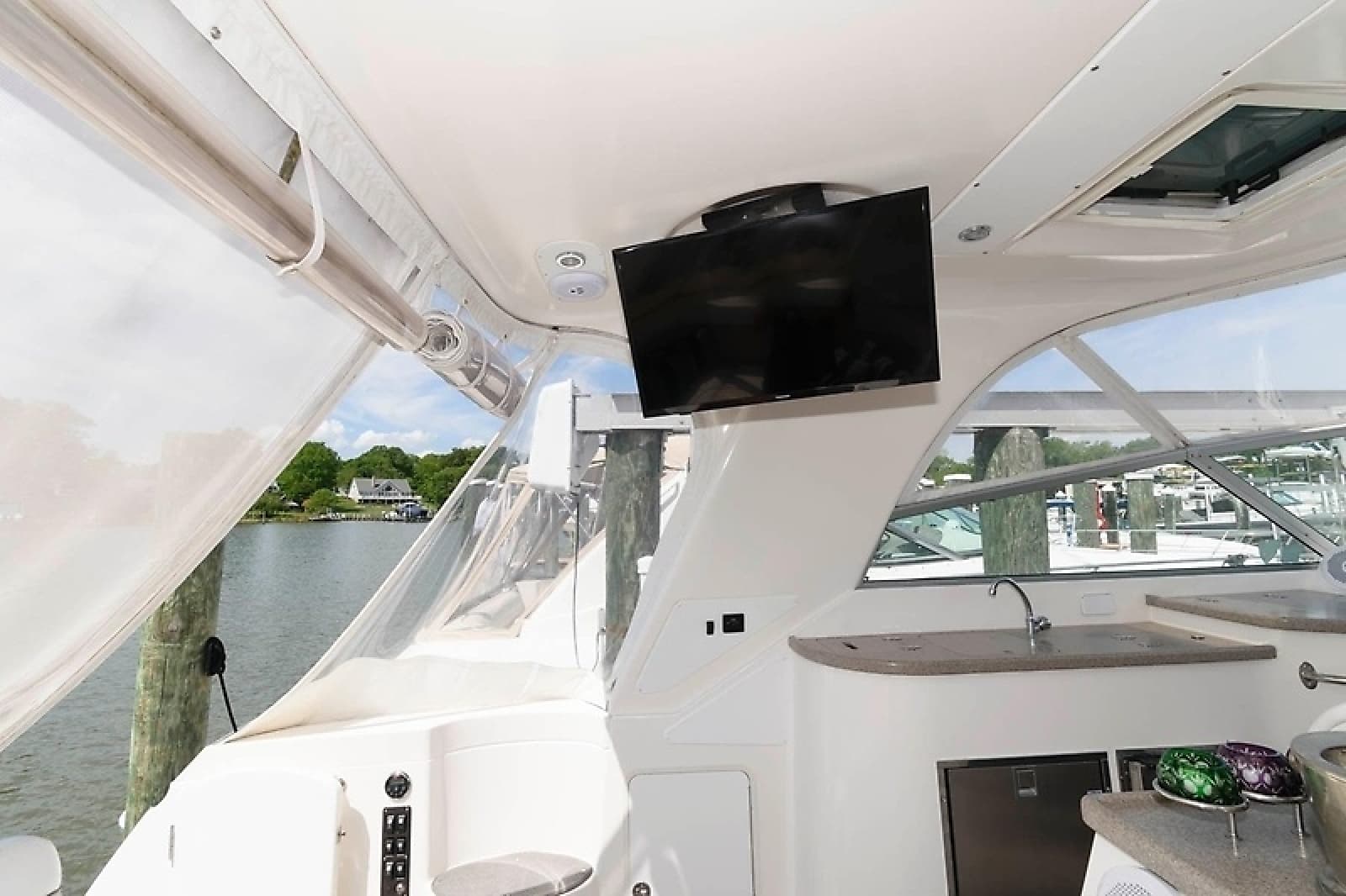 2007 Rinker 420 Express Cruiser - Photo 13