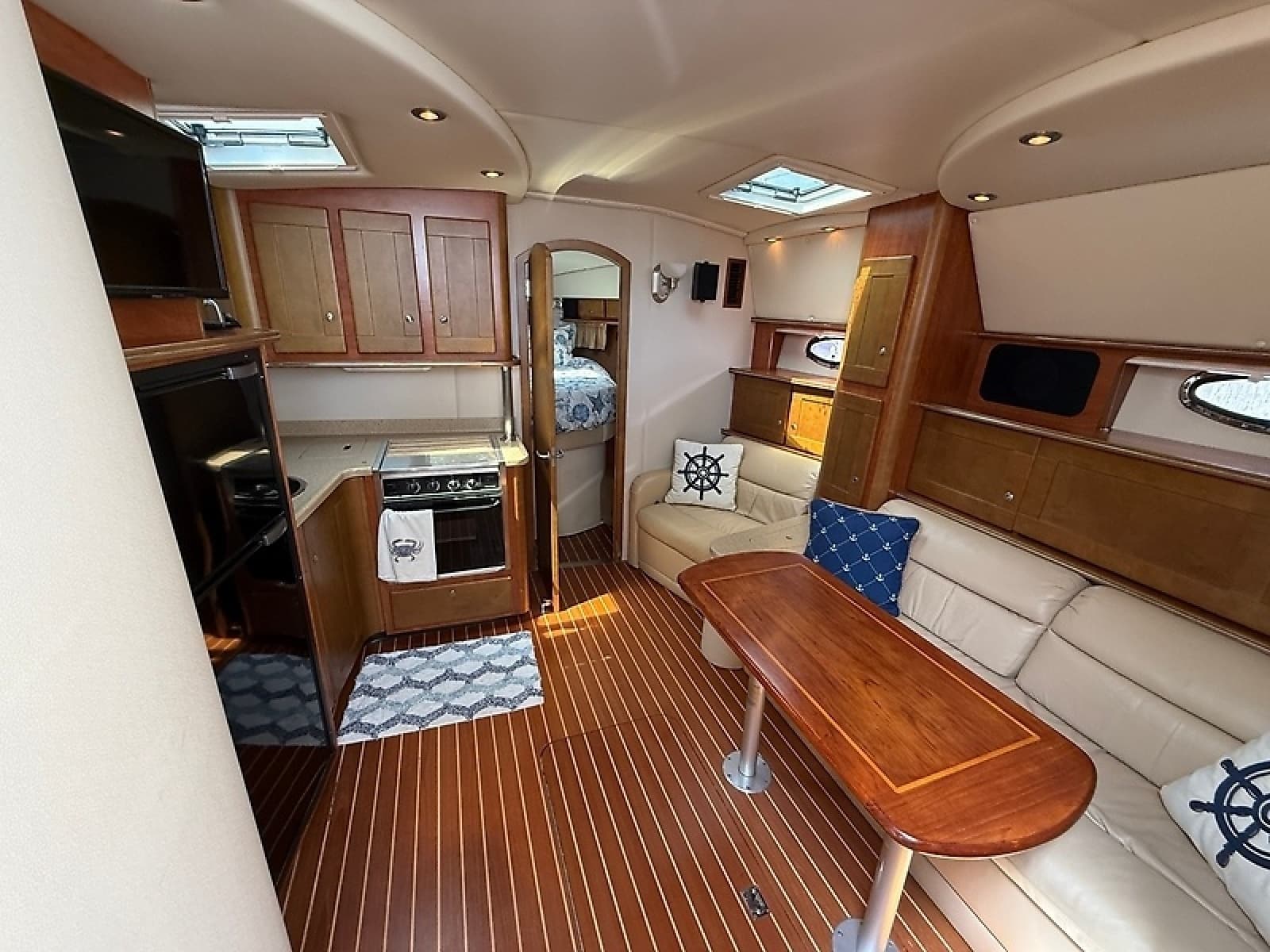 2007 Rinker 420 Express Cruiser - Photo 26