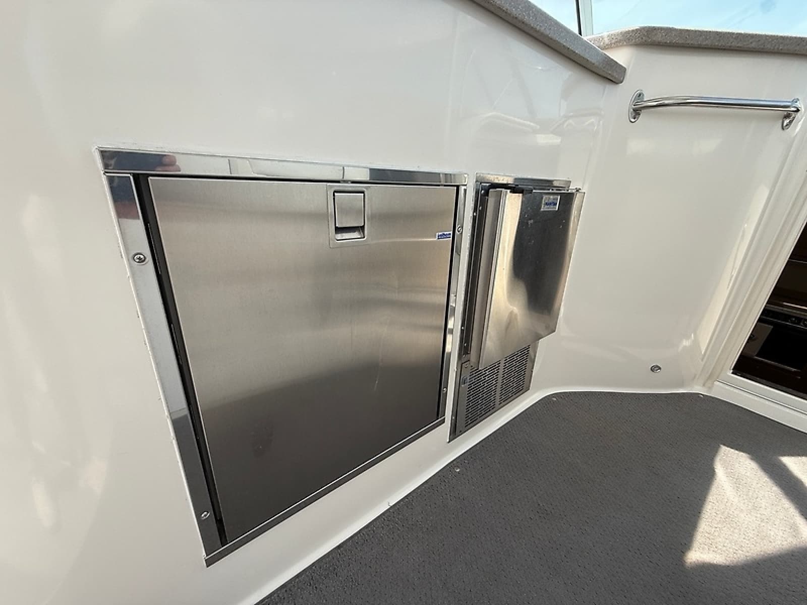 2007 Rinker 420 Express Cruiser - Photo 16