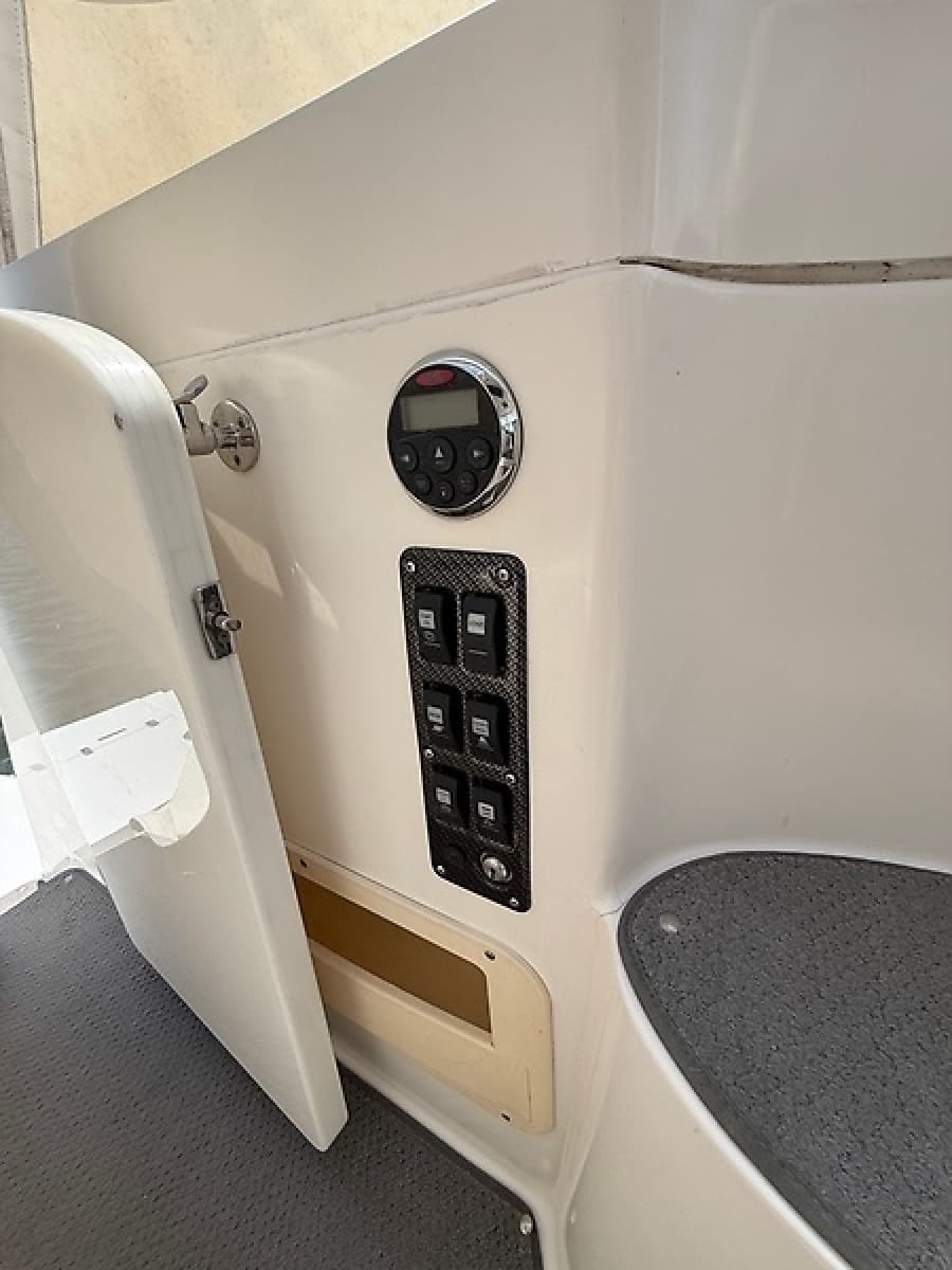 2007 Rinker 420 Express Cruiser - Photo 15