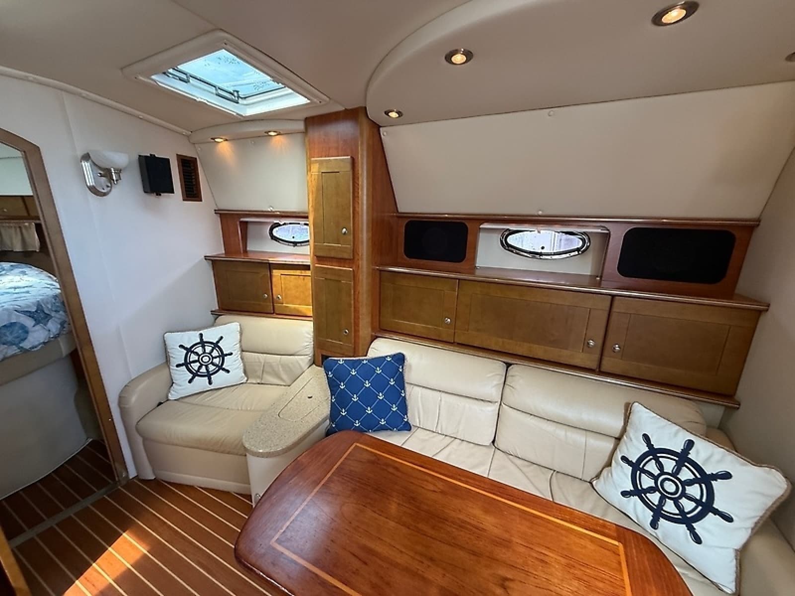 2007 Rinker 420 Express Cruiser - Photo 27