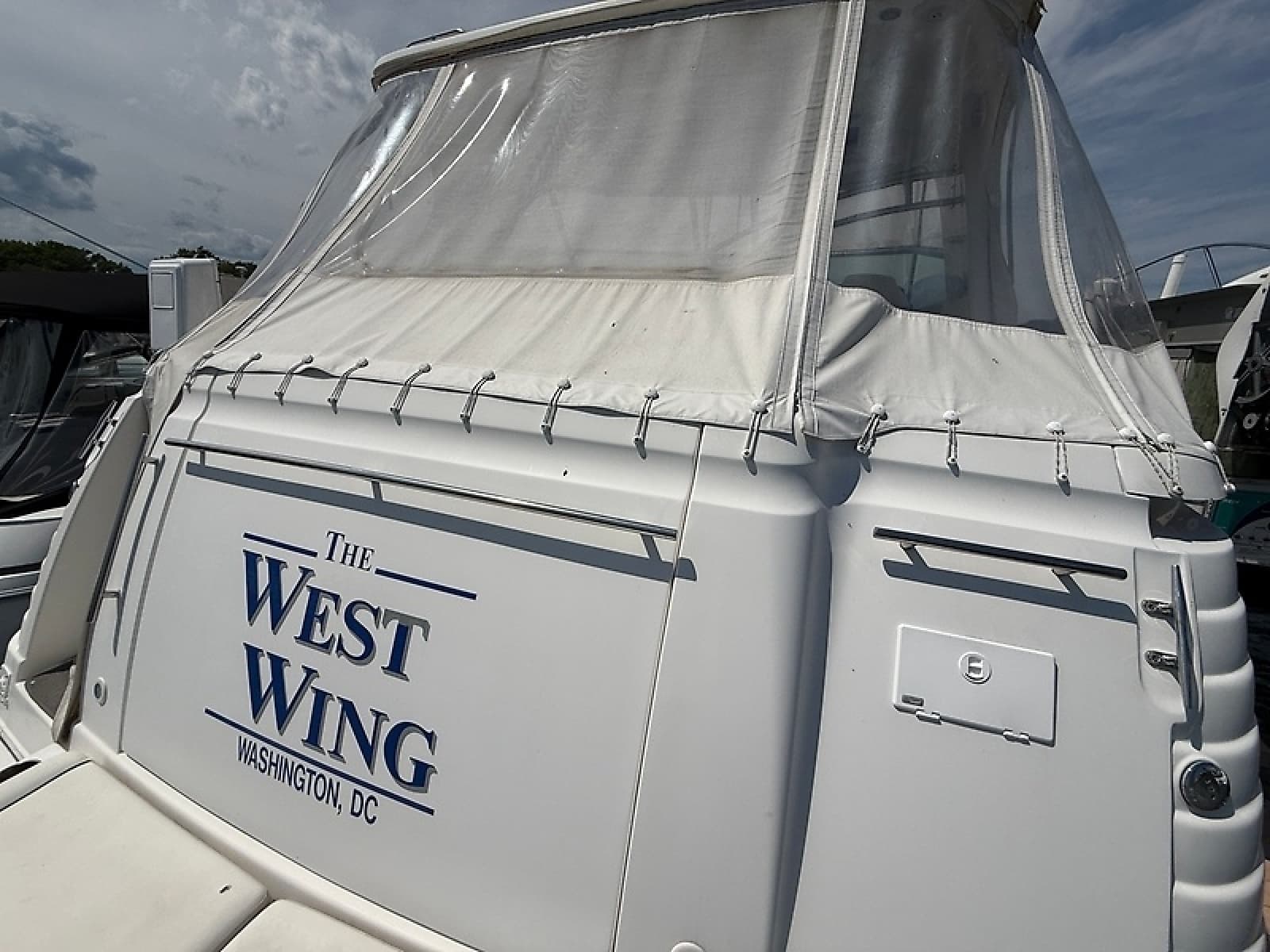 2007 Rinker 420 Express Cruiser - Photo 4