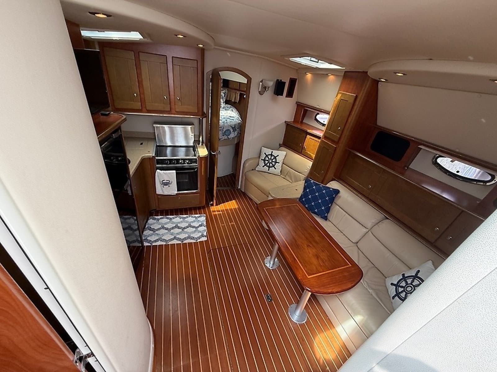 2007 Rinker 420 Express Cruiser - Photo 31