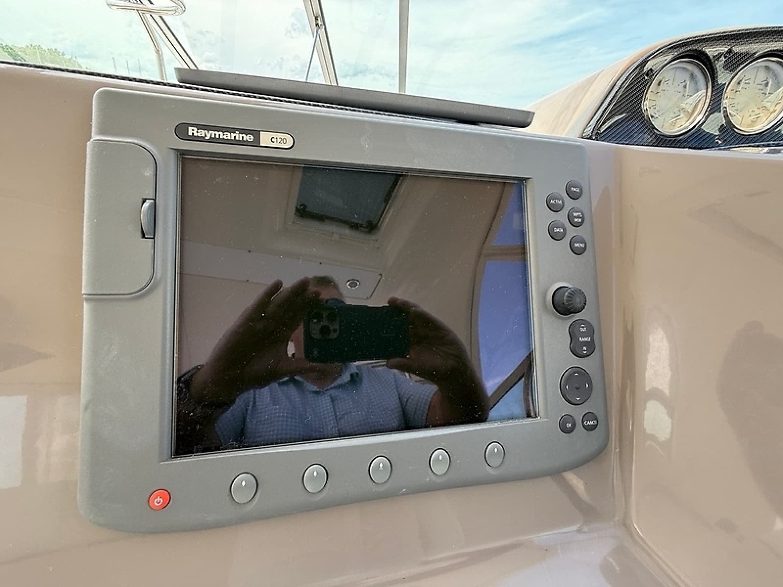 2007 Rinker 420 Express Cruiser - Photo 19
