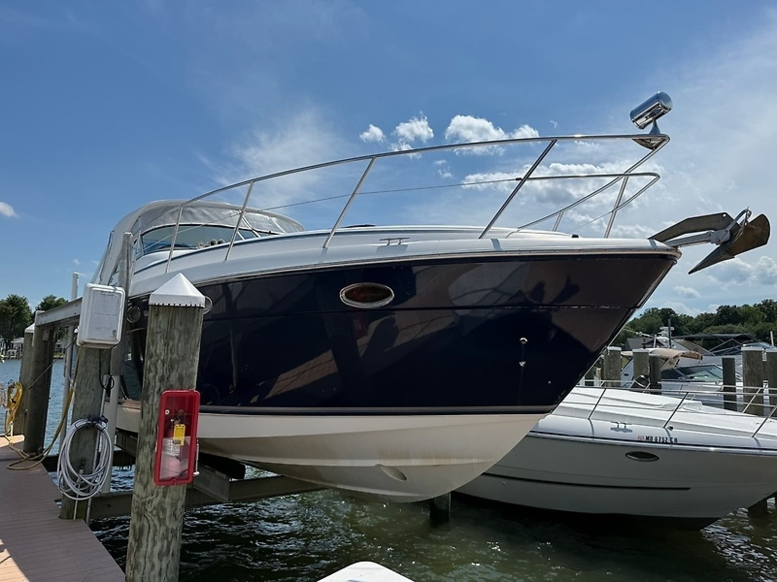 2007 Rinker 420 Express Cruiser - Photo 2