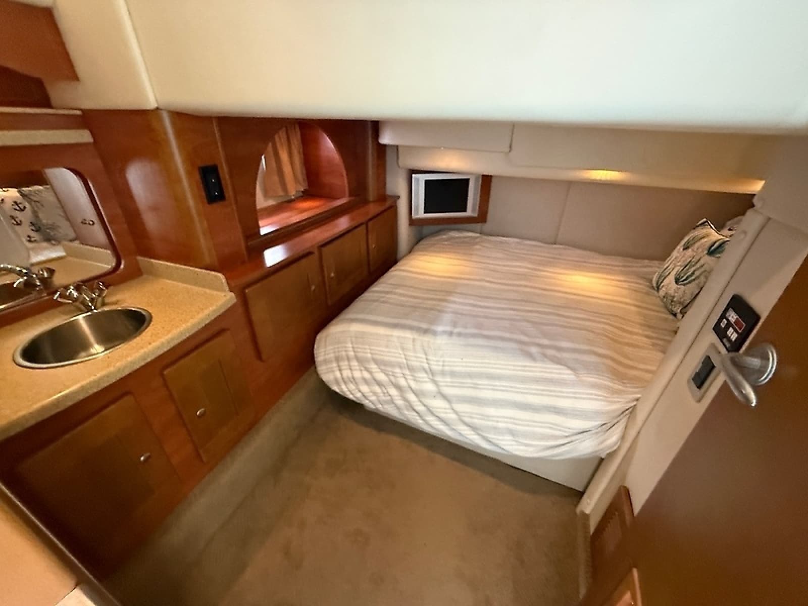 2007 Rinker 420 Express Cruiser - Photo 46