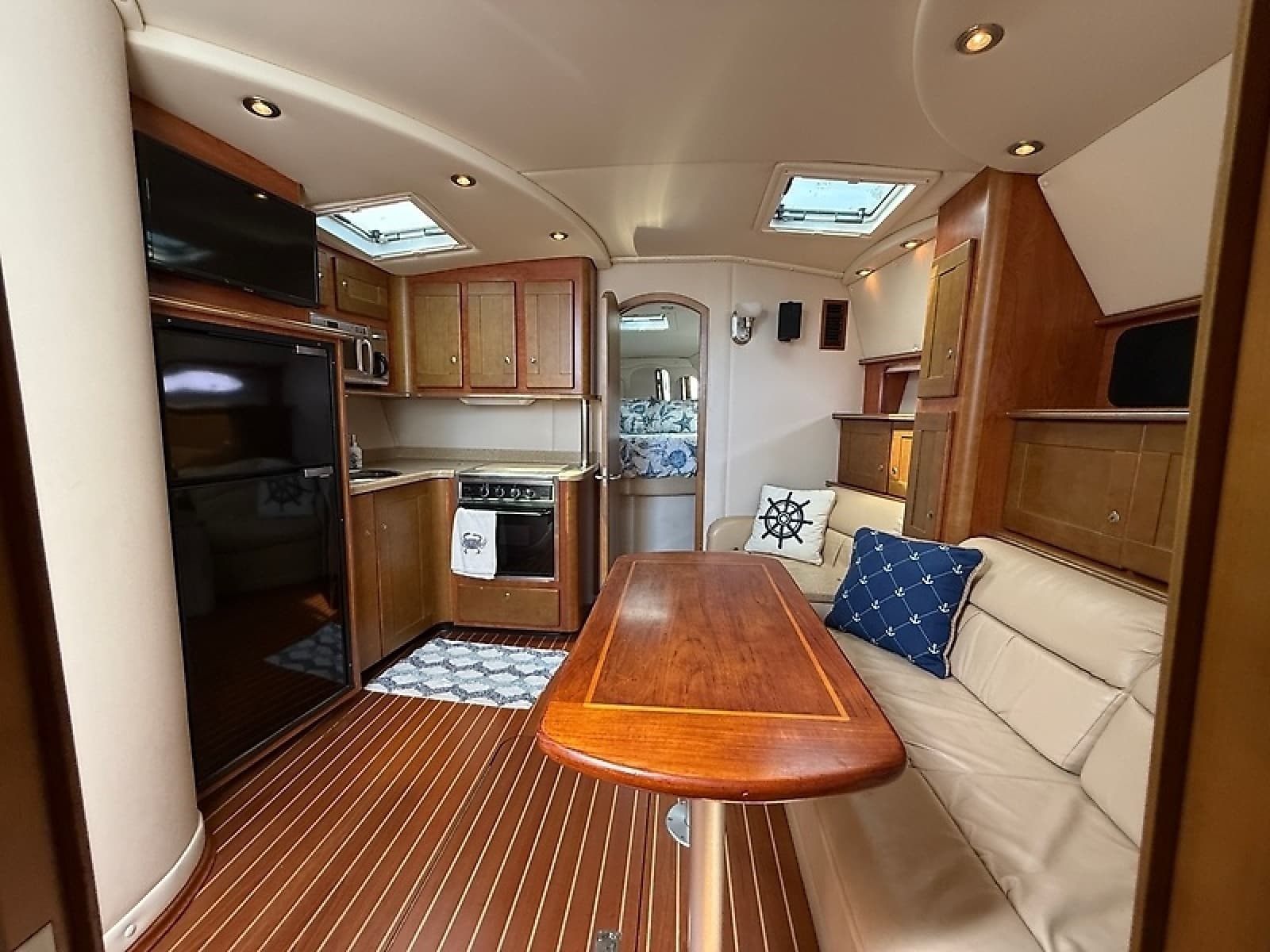 2007 Rinker 420 Express Cruiser - Photo 28