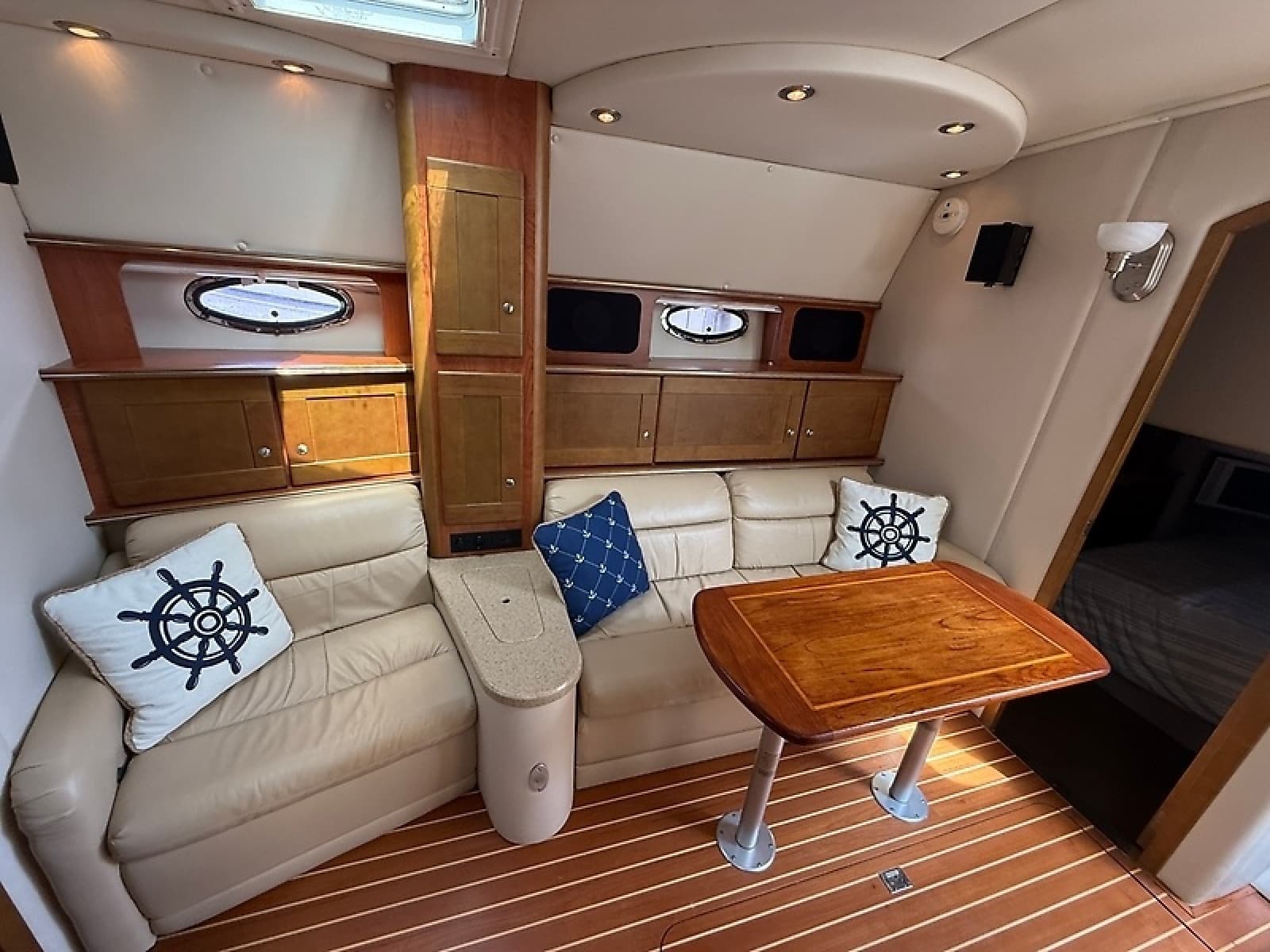 2007 Rinker 420 Express Cruiser - Photo 45
