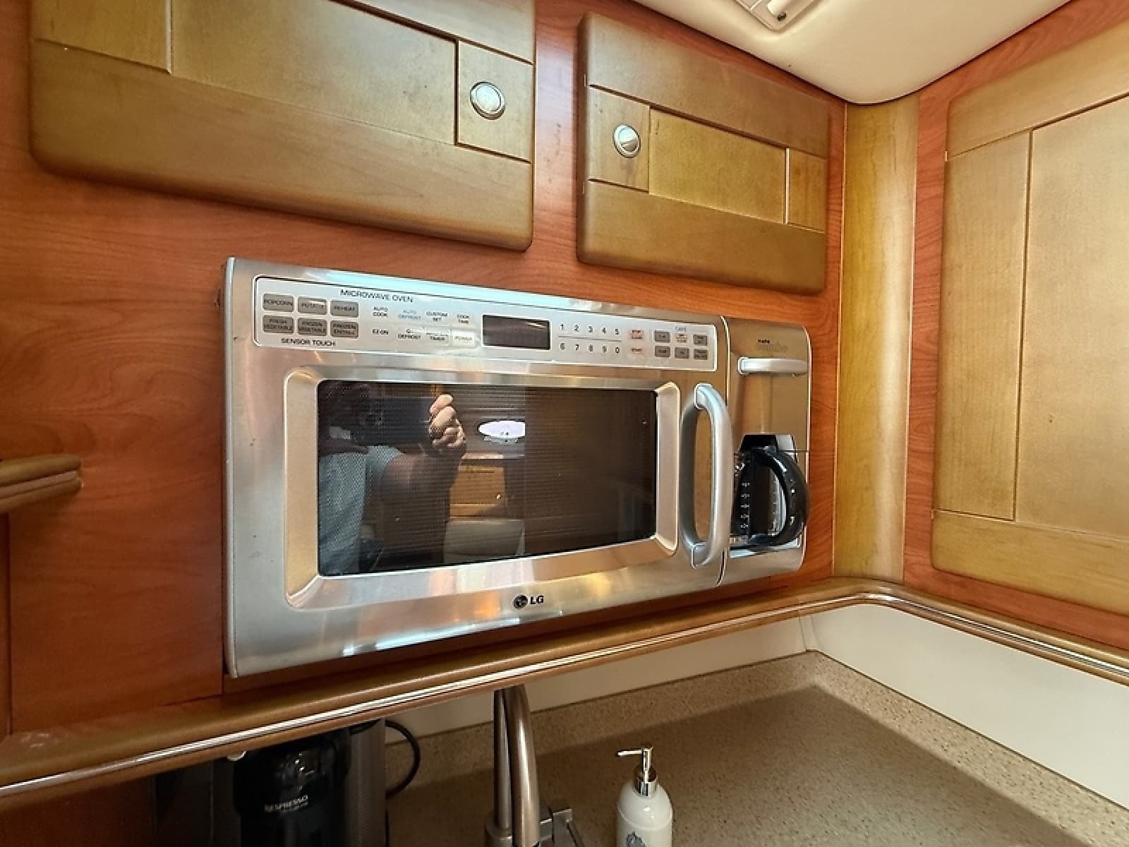 2007 Rinker 420 Express Cruiser - Photo 40